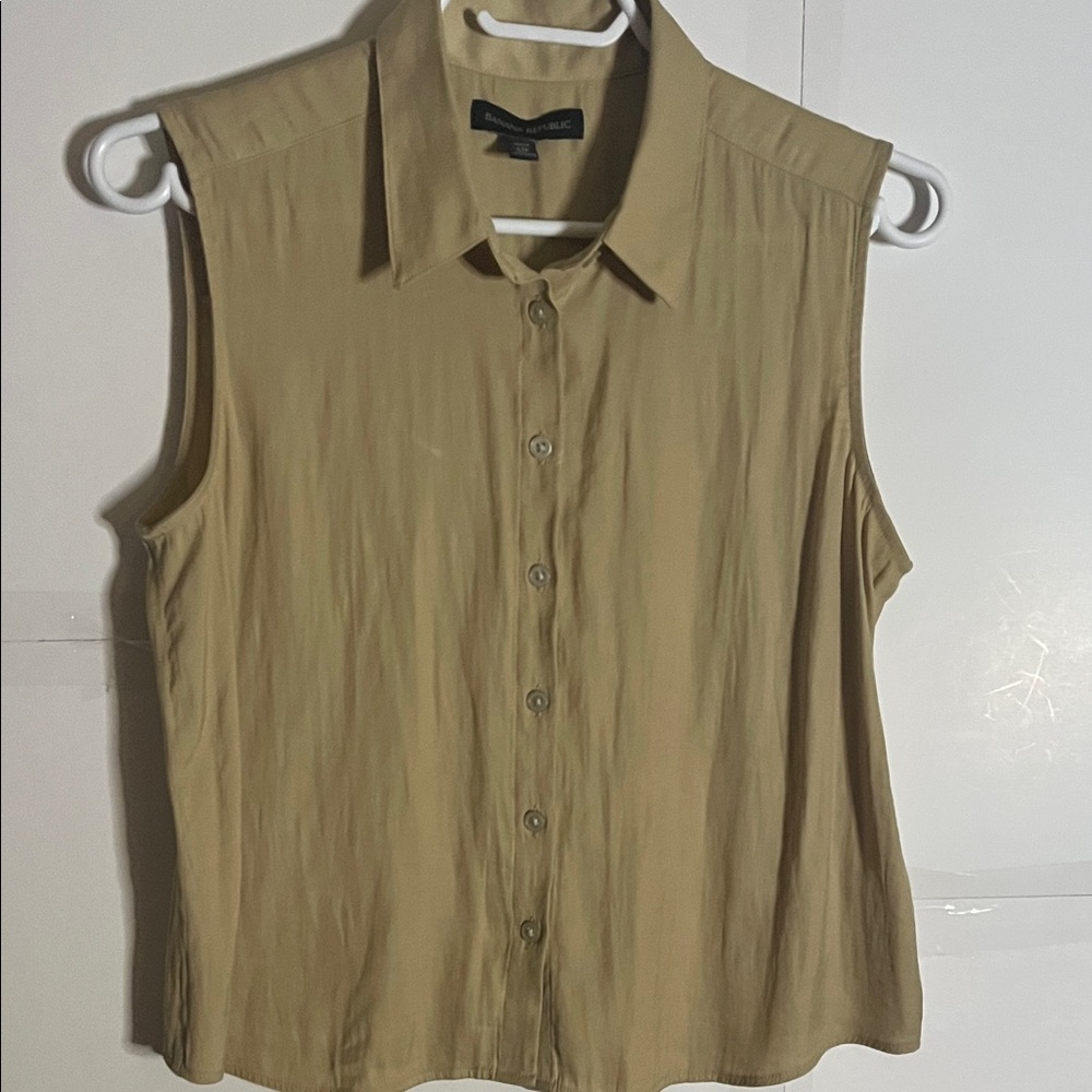 😄Banana republic silk blouse sleeveless small